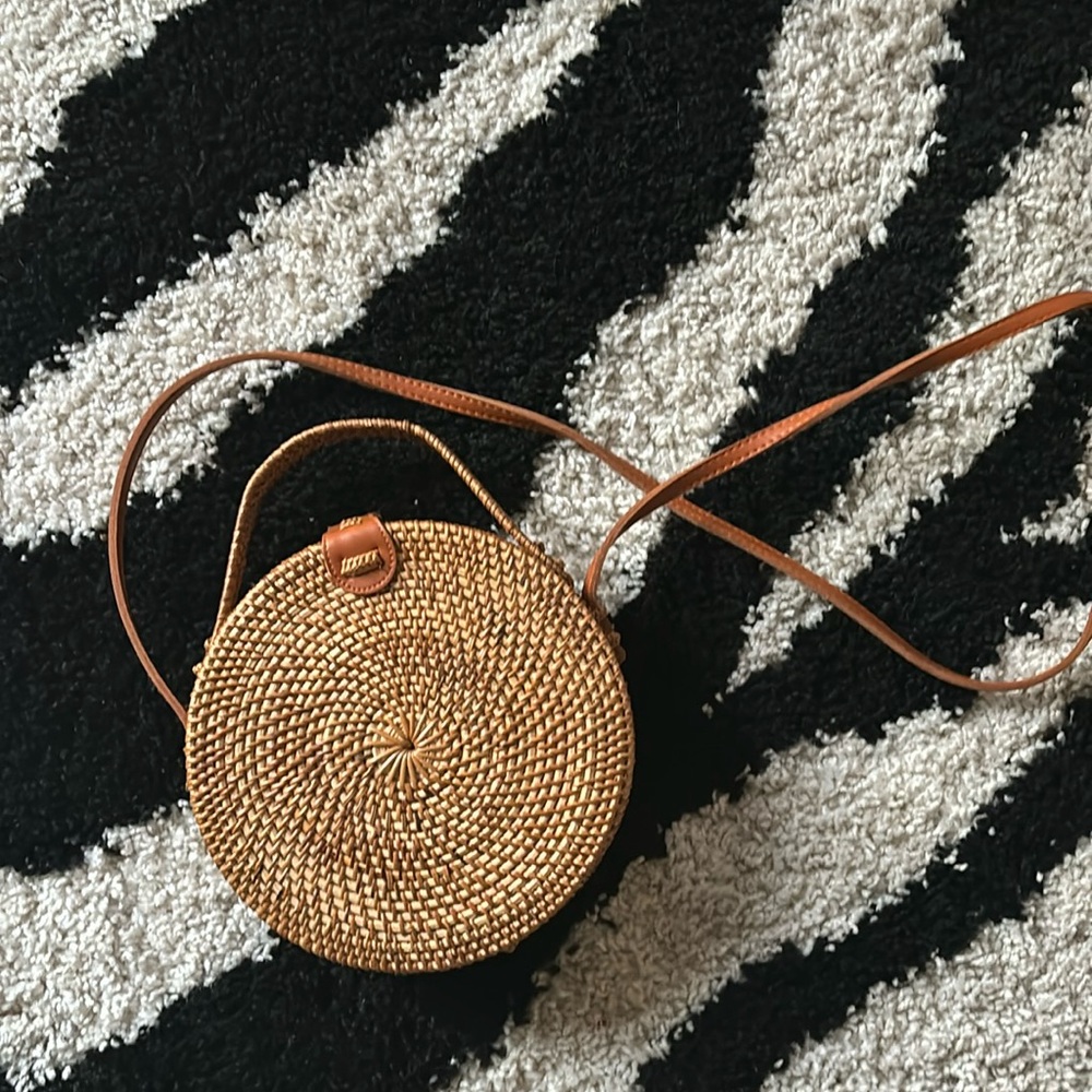 Circle straw bag